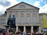 Goethe und Schiller Denkmal vor dem DNT Weimar