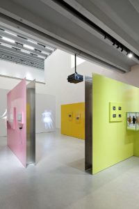 Bauhausmuseum Weimar: Einblick in den Ausstellungsbereich “Bühne”