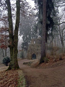 Die künstliche Ruine im Schlosspark Belvedere