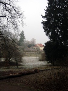 Blick auf den Küchengarten und Gärtnerhaus Schlosspark Belvedere