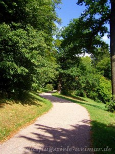 Der Landschaftspark unterscheidet sich durch seine Weitläufigkeit sehr vom Schlossgarten.