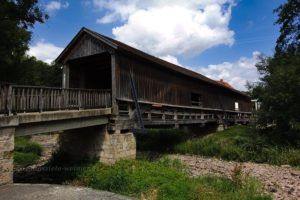 markantes Bauwerk im Ilmtal - die Buchfarter Holzbrücke