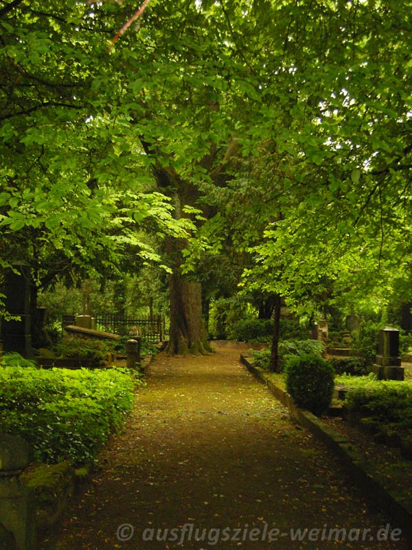 Historischer Friedhof mit Goethegrab und Fürstengruft