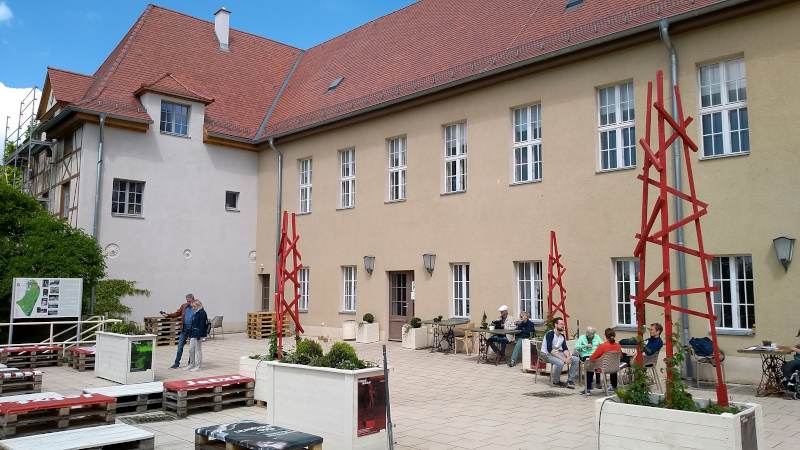Cafeteria mit Sonnenterrasse im Gut Holzdorf bei Weimar