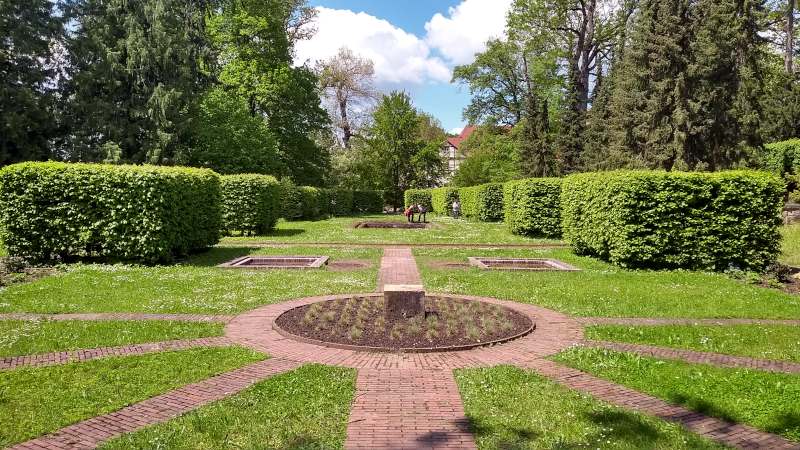 Der nach Plan angelegte Teichgarten im Gut Holzdorf bei Weimar