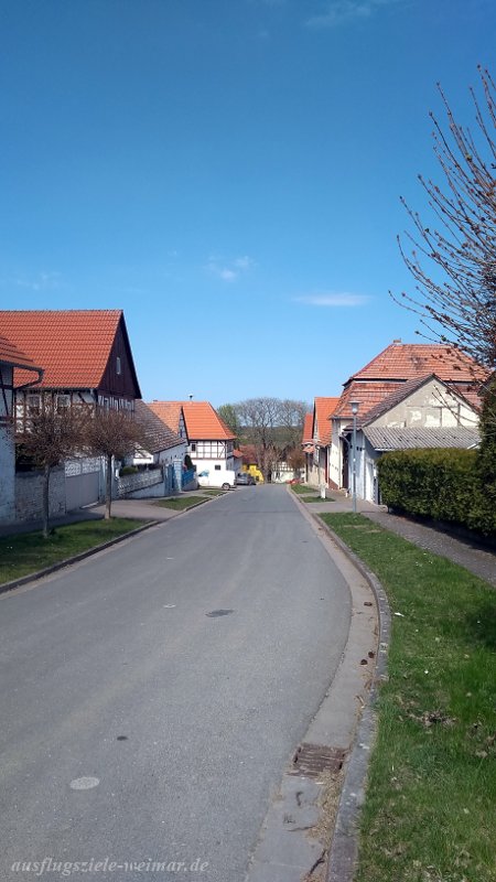 Dorfstraße in Hochdorf / Thüringen