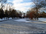 Der zugefrorene Teich im Weimarhallenpark